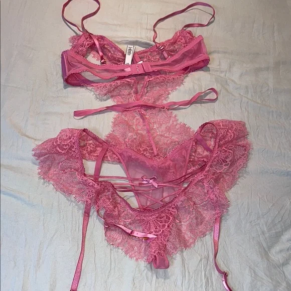 Victoria's Secret Pink Teddy Lace Bra with Scalloped Edges Size Medium - Picture 5 of 7